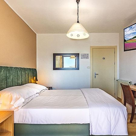 Hotel Virginia Marina di Massa Luaran gambar