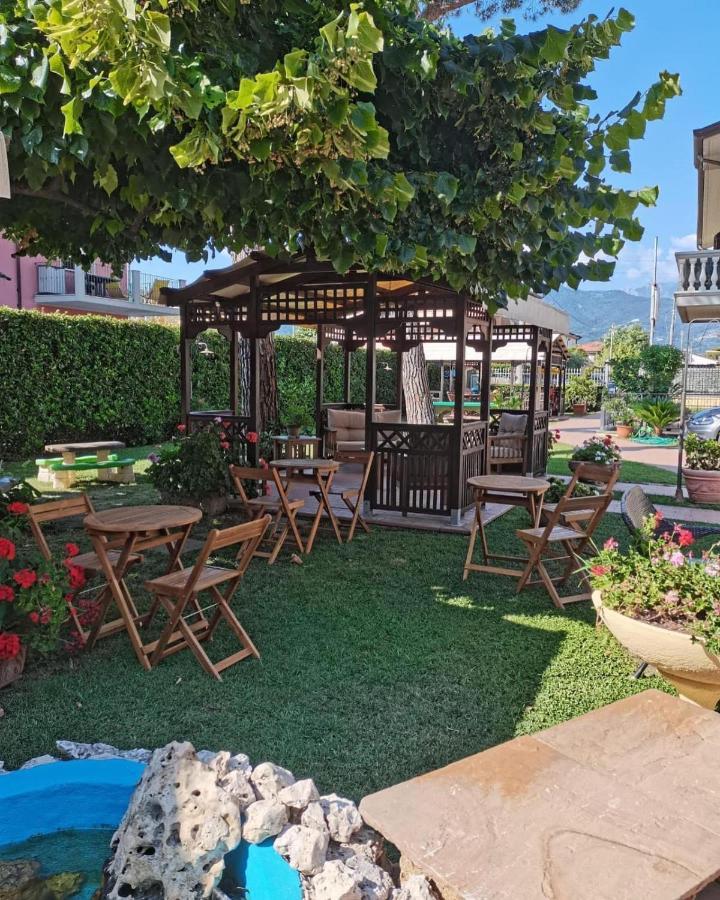Hotel Virginia Marina di Massa Luaran gambar