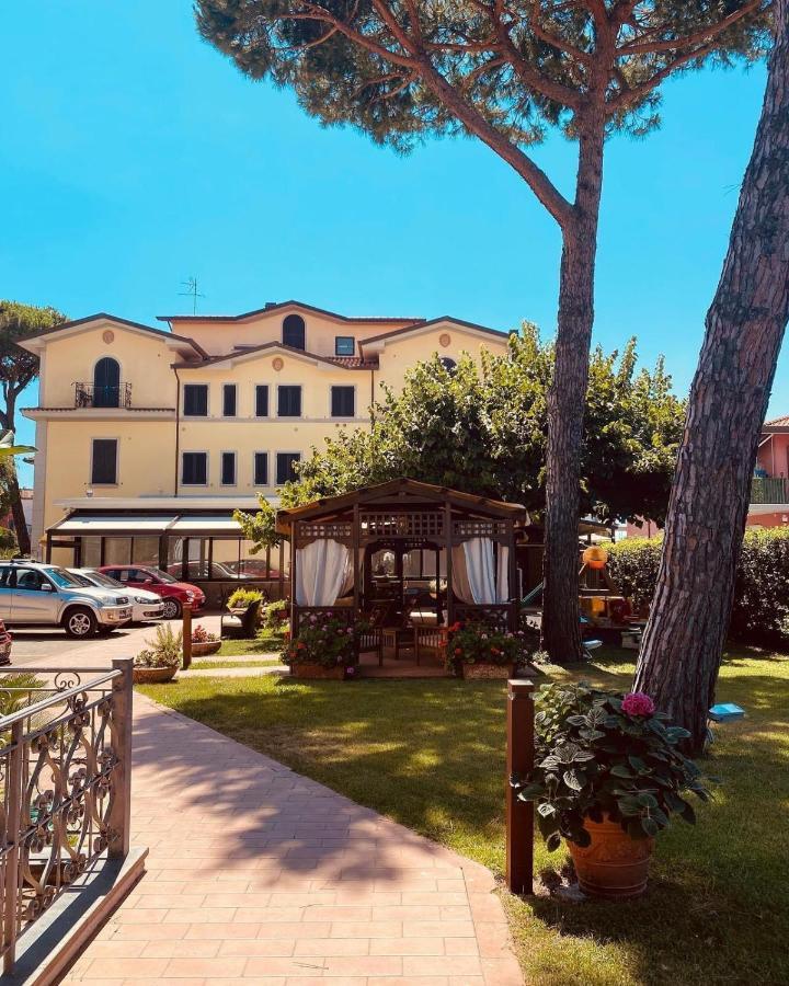 Hotel Virginia Marina di Massa Luaran gambar