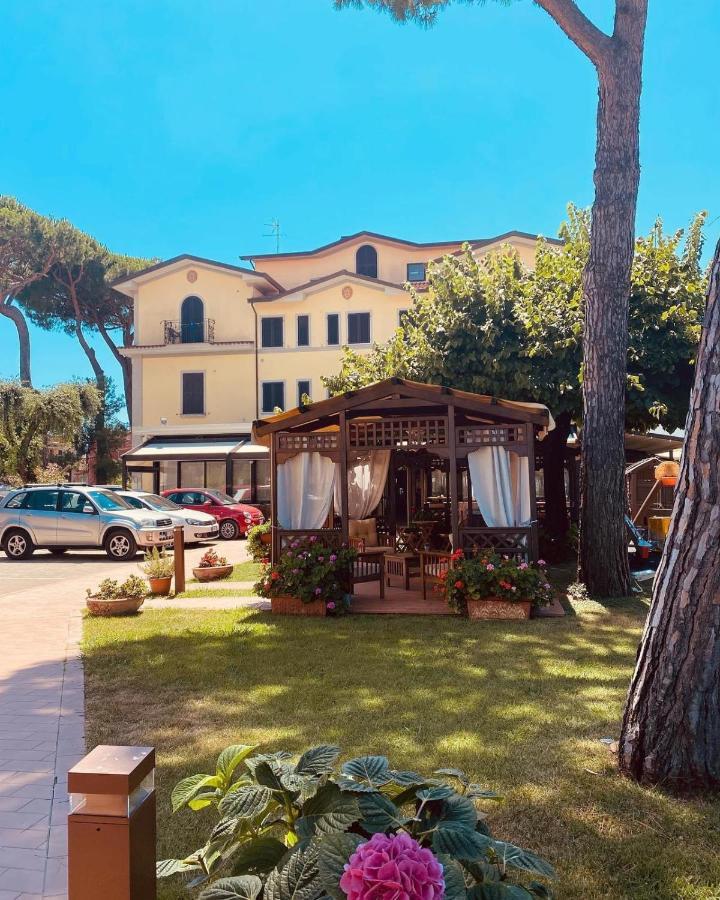 Hotel Virginia Marina di Massa Luaran gambar