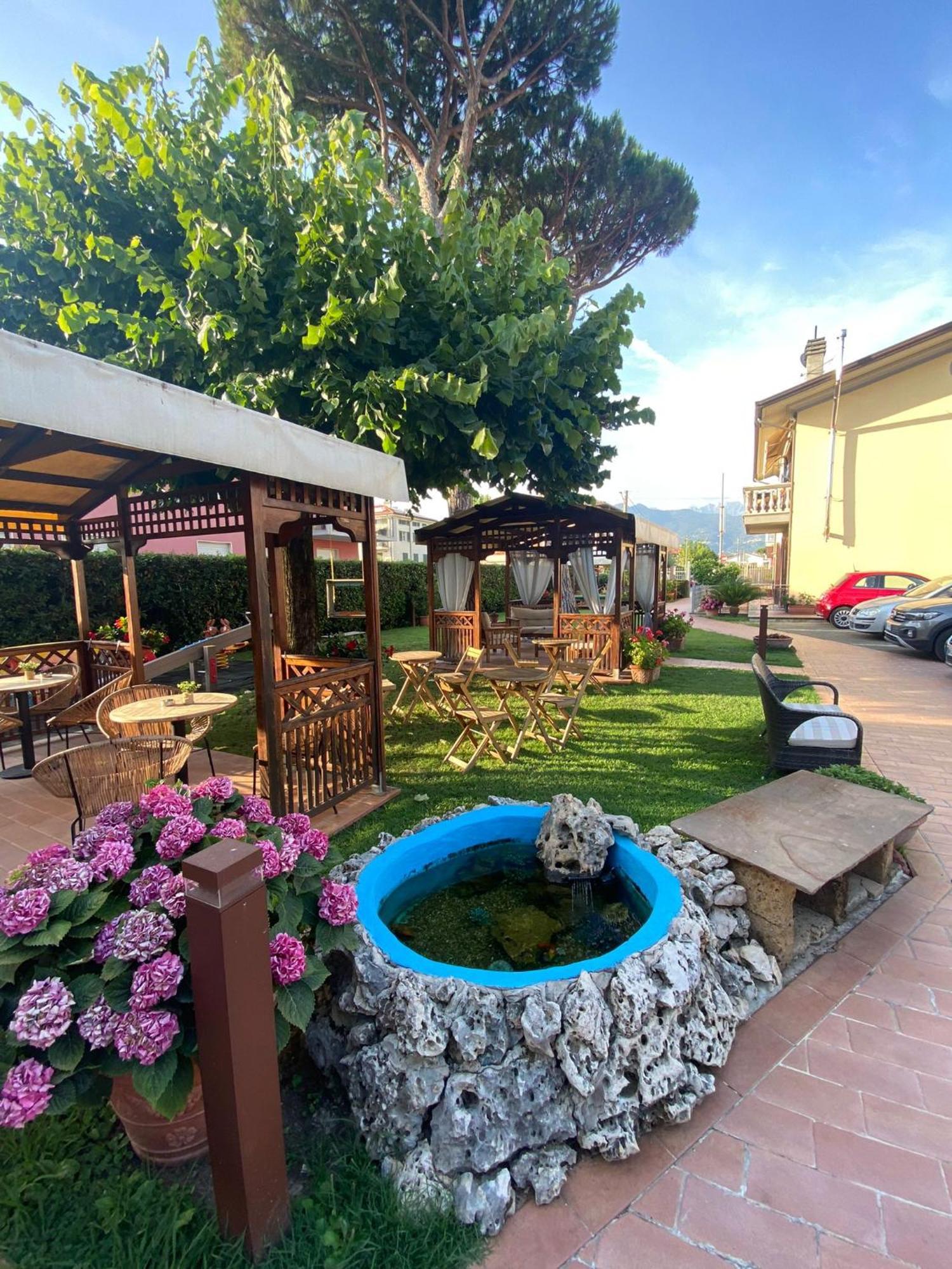 Hotel Virginia Marina di Massa Luaran gambar