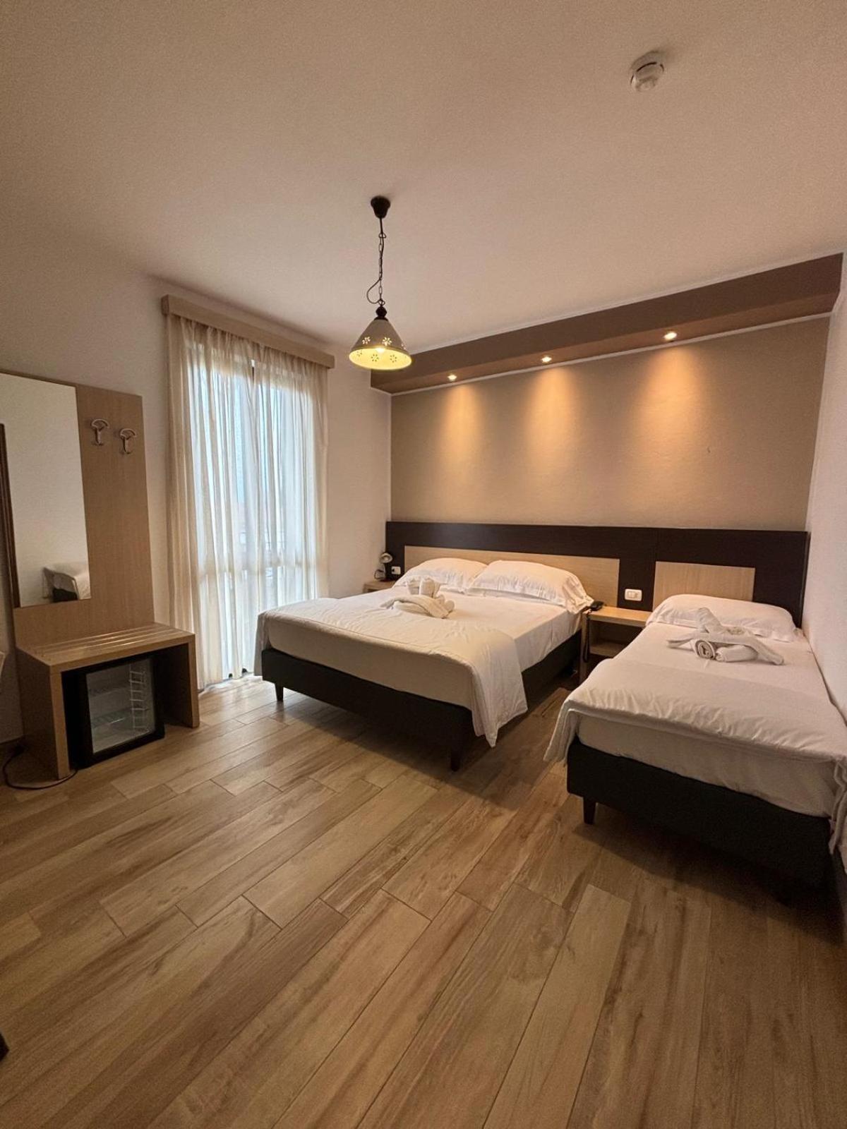 Hotel Virginia Marina di Massa Luaran gambar