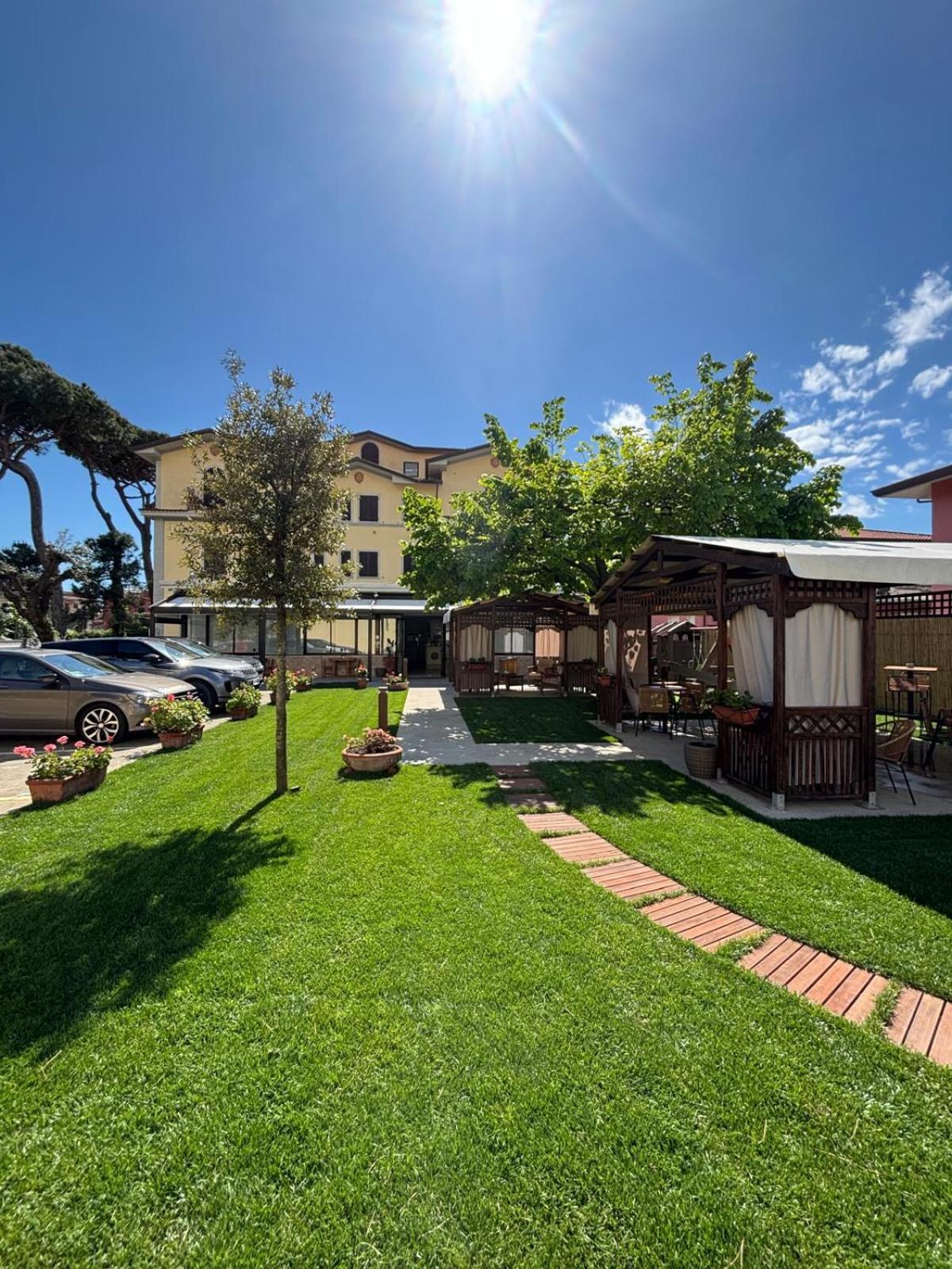 Hotel Virginia Marina di Massa Luaran gambar