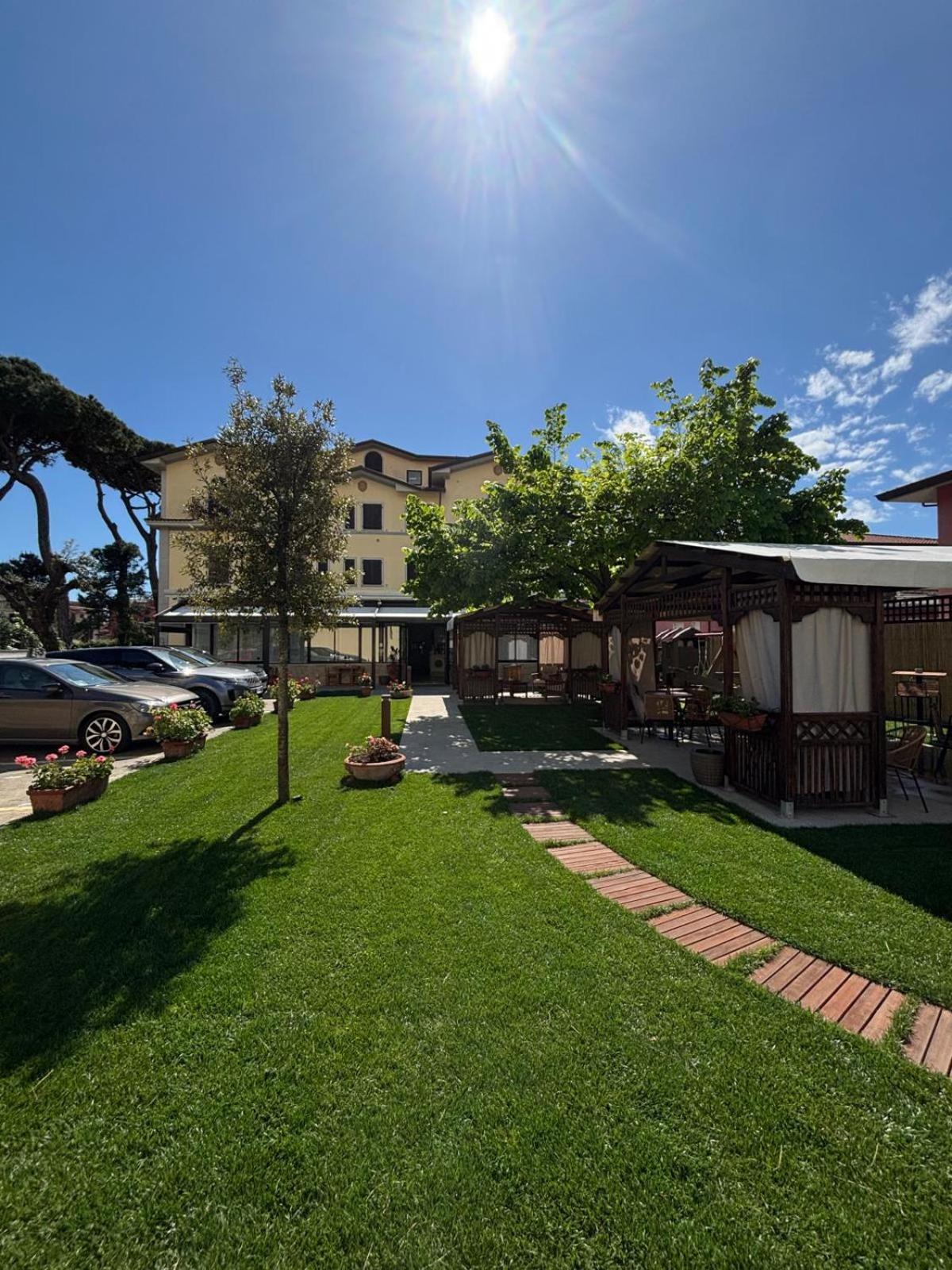 Hotel Virginia Marina di Massa Luaran gambar