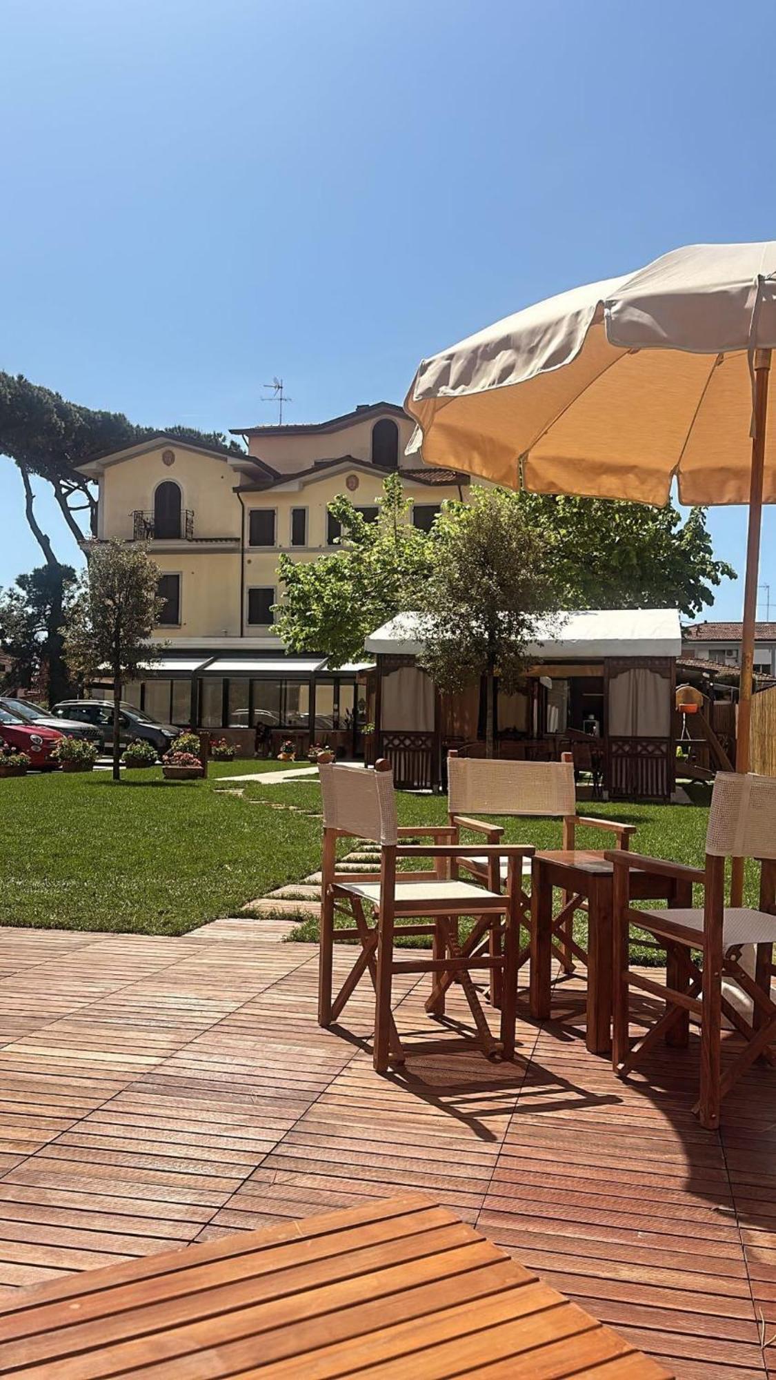 Hotel Virginia Marina di Massa Luaran gambar