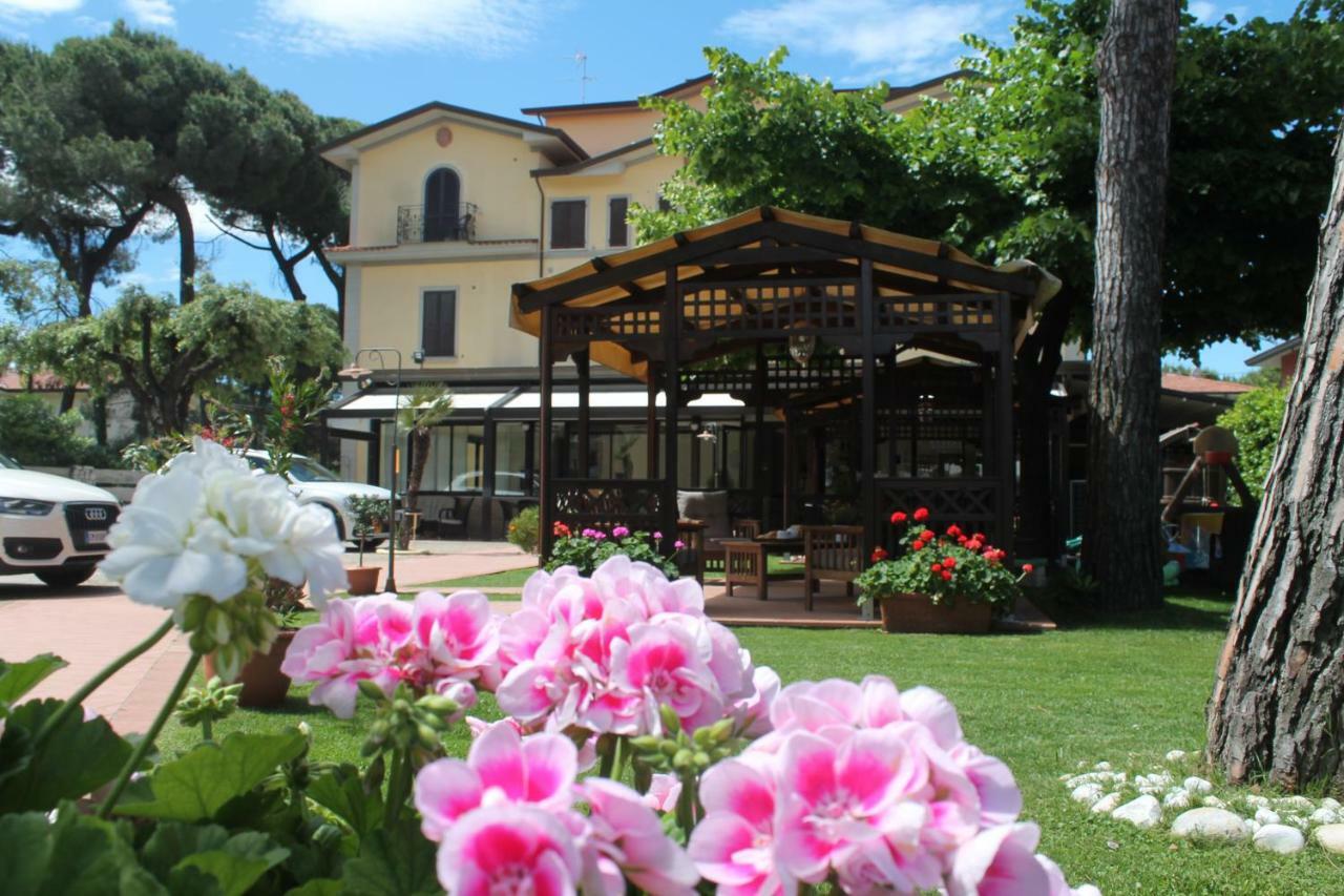 Hotel Virginia Marina di Massa Luaran gambar
