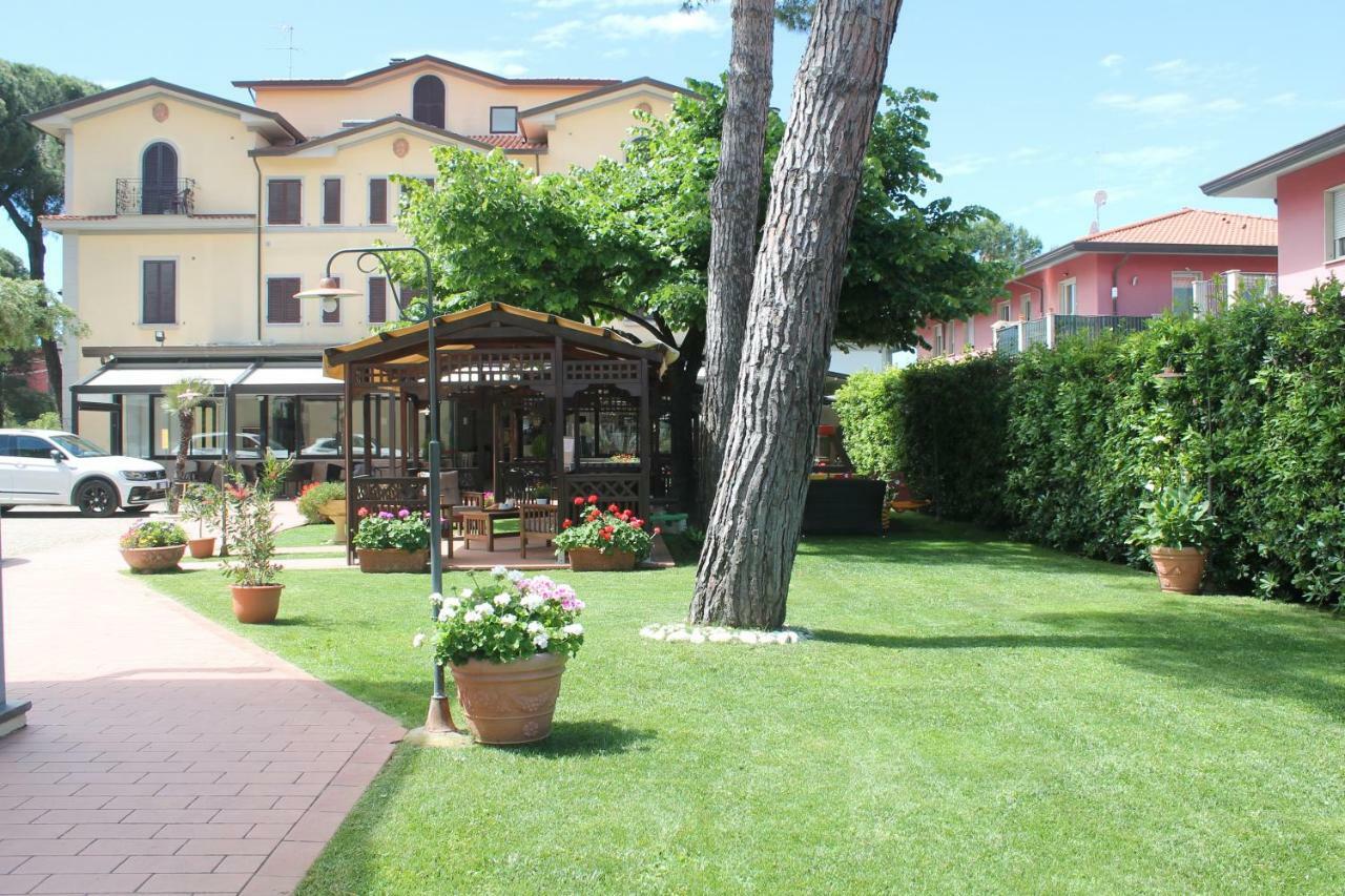 Hotel Virginia Marina di Massa Luaran gambar