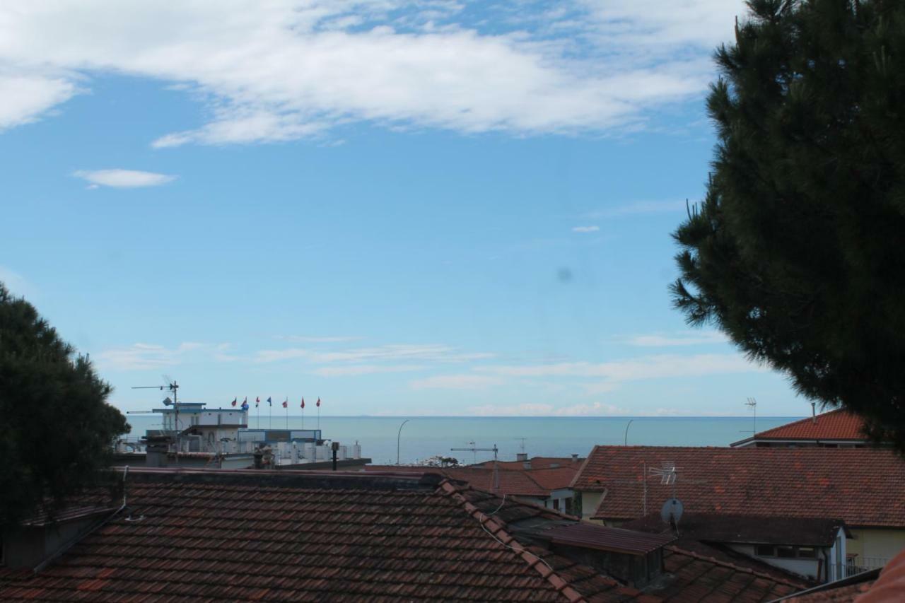 Hotel Virginia Marina di Massa Luaran gambar