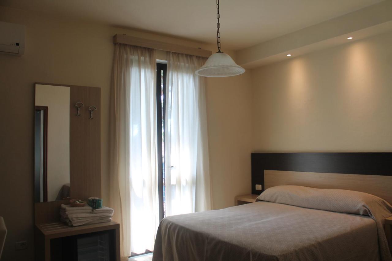 Hotel Virginia Marina di Massa Luaran gambar
